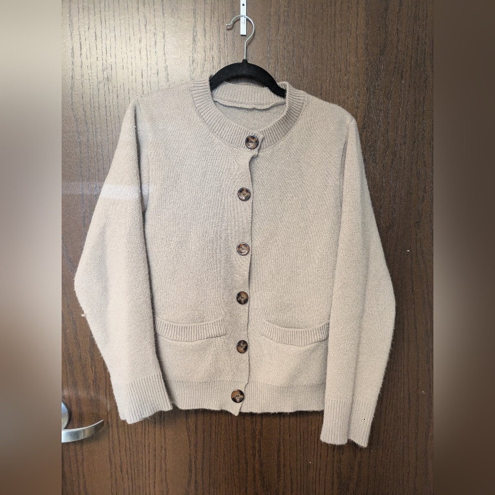 Unbranded Super Soft Oatmeal Tan Button Up Sweater Size Medium Long Sleeve Women
